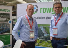Clement Stoof and Willem Donkers from Widontec with their tube rail-based system for tray fields in the background.